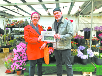 Suzy and Jim Irwin took the Observer along when they visited a flower market in Paris on a cool day in April. Ooh, La ,La! C’est beau. Et l’arome!