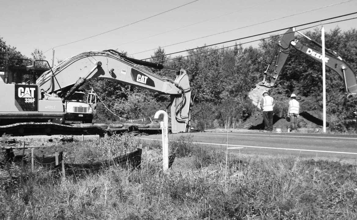 On the morning of September 29, one excavator is digging deep across Halladay Avenue West, and another is preparing the north-side trench for the final road crossing of the Suffield section of the Tennessee Gas Pipeline’s Connecticut Expansion Project. The roadside pipe seen standing vertically near the end of the silt fence is an accessory of the smaller line installed across Suffield in 1951.